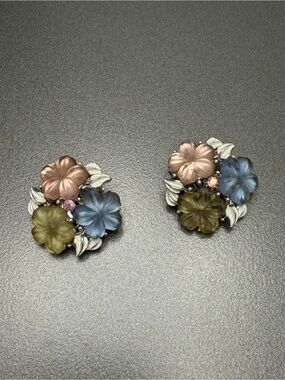 Vintage Kramer art Glass Floral Clip Earrings #362se